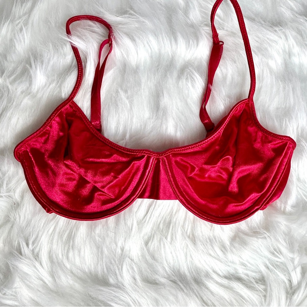 HTF Victoria's Secret Satin Bra Second Skin a801‎